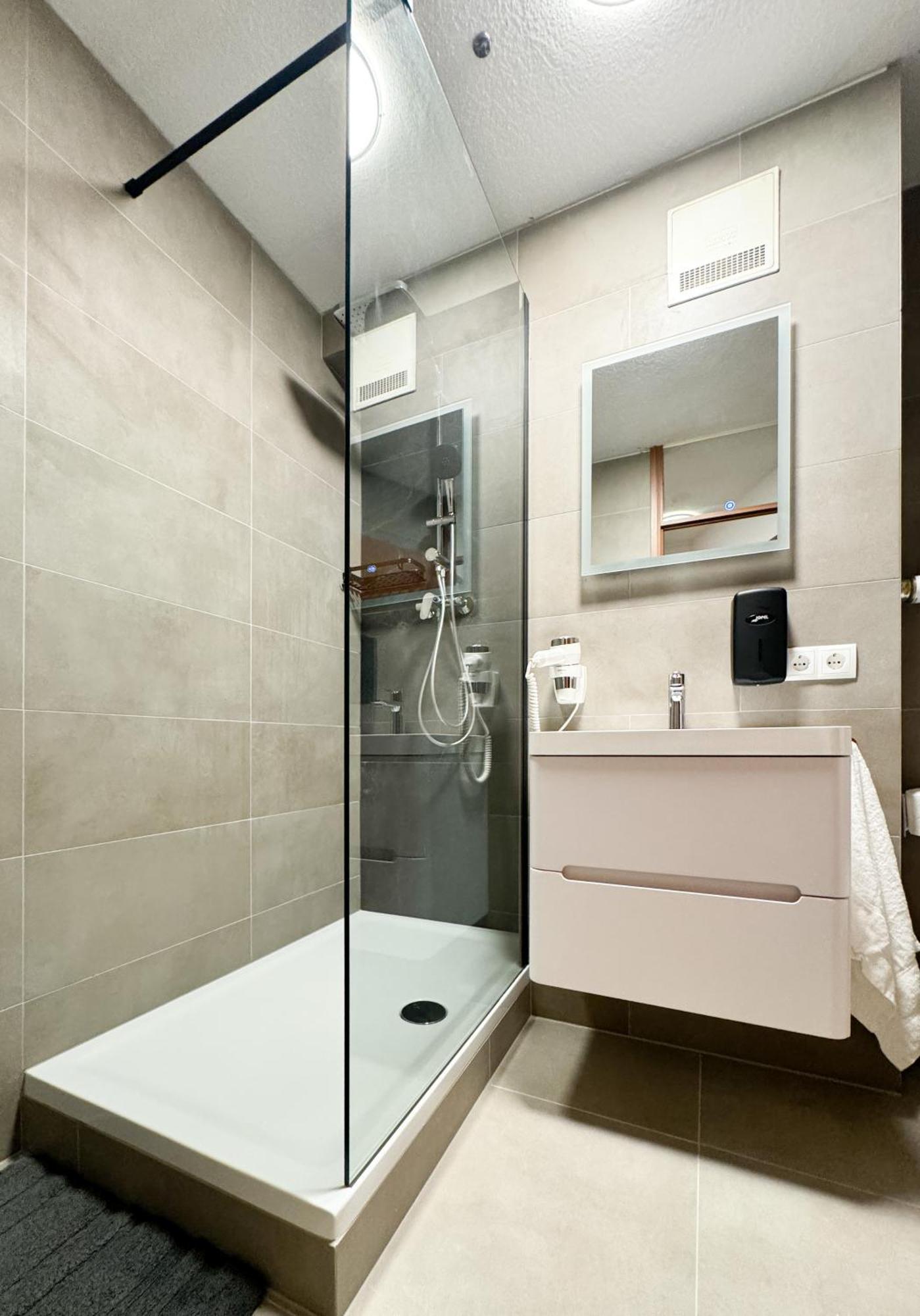 Modern Living In Karlsruhe - Frieden Apartments Esterno foto